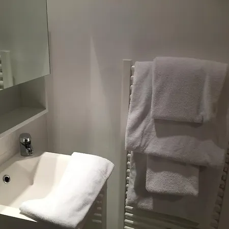 Blanc Dutrouilh Apartment *